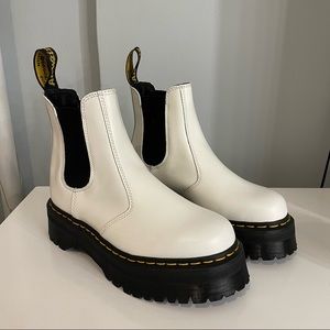 Dr Martens 2976 Chelsea boot white